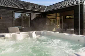 House with hot tub, BBQ & terrace - Image 3