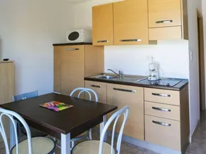 Holiday apartment with pool - Image 4