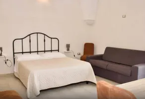 Chambre privée avec jacuzzi et internet haut débit | Vue ville - Image 3