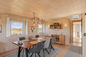 Holiday home with terrace & jacuzzi - Image 5