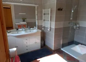 Merveilleux bed & breakfast convivial et familial avec jardin et terrasse | Vue jardin - Image 4
