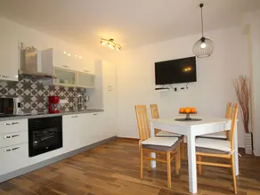 Holiday apartment with garden, barbeque & terrace - Image 3