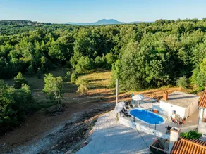 Casa con terraza, jardín y piscina privada - Image 5