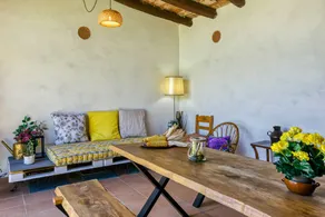 House with terrace, pool & garden | City view - Image 3