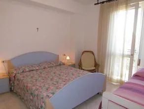 Cozy Apartment with Terrace - Image 3