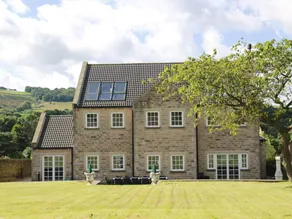 Cottage with jacuzzi & garden - Image 2