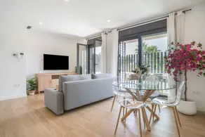 Beachfront Apartment with Pool and Terrace - Image 4