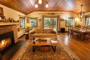 Holiday home with barbeque & hot tub | Mountain view - Image 4
