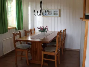 Holiday home with terrace - Image 3