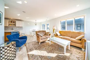 Modern, clean condo close to everything & beach - Image 2