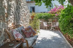 Family-oriented villa with terrace & garden | Sea view | Perfect for remote work | Dogs allowed - Image 2
