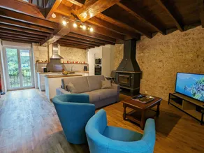 Cottage with garden - Image 2