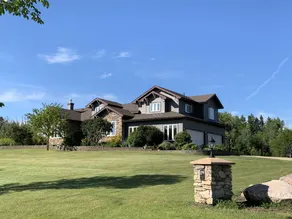 Holiday home with hot tub, barbeque & private pool - Image 3