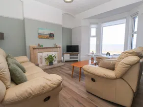 Cottage with garden - Image 3