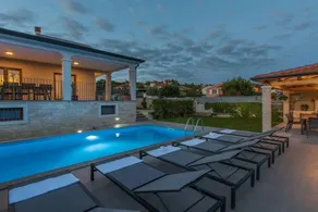 Villa with garden & barbeque - Image 2