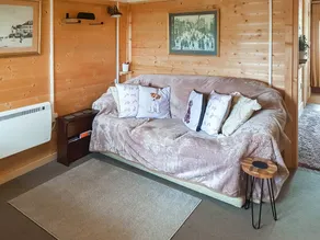 Cottage with jacuzzi, garden & barbeque - Image 3