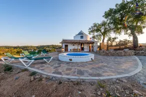 Merveilleuse maison de vacances adaptée aux familles avec piscine privée, internet haut débit et jardin | Vue montagne | Adaptée au travail à distance | Avec animaux acceptés - Image 2