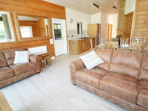 Cottage with garden & hot tub - Image 4