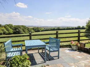 Cottage with garden - Image 2