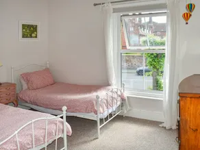 Cottage with garden | River view - Image 3