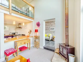 Child-friendly cottage with barbecue & garden | River view - Image 3