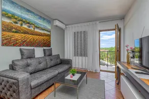 Flat with terrace - Image 3