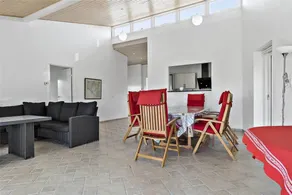Holiday home with terrace & barbecue - Image 4
