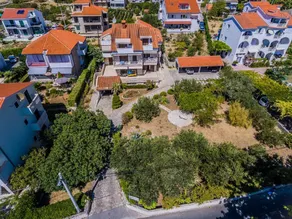 Lovely holiday apartment with barbeque & garden | Sea view | Next to the beach - Image 3