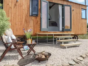 Cottage with garden - Image 3