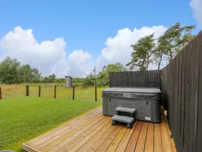 Cottage with garden & jacuzzi - Image 2
