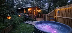 Cabin with barbeque & garden | Lake view - Image 4