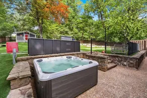 Holiday home with private pool - Image 3