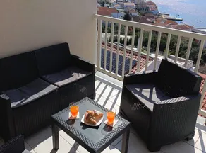 Fully equipped charming holiday apartment with jacuzzi & terrace | Water view - Image 3
