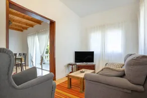 Holiday Home 'Picarus' with Private Terrace, Wi-Fi, Air Conditioning & Heating - Image 3