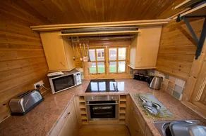 Modern Log Cabin Rental for a Glamping Adventure near Bristol, England - Image 5