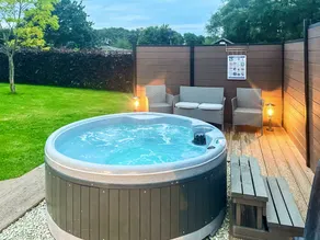 Family-friendly pleasant cottage with hot tub & garden | Pets are welcome - Image 2
