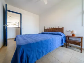 Holiday apartment with garden & pool - Image 5
