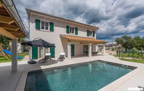 Child-friendly pleasant villa with garden, sauna & barbecue - Image 2