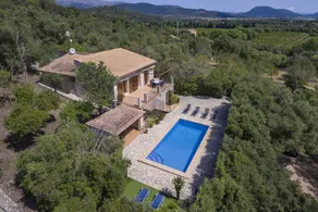 Fully equipped villa with barbecue, jacuzzi & terrace - Image 2