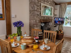 Charming cottage with garden | Water view | Dogs allowed - Image 2