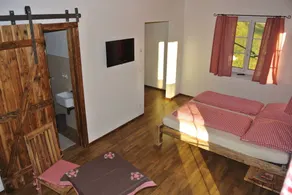 Maison avec piscine, terrasse et jardin - Image 2