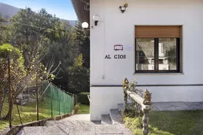 Family-friendly charming holiday apartment with barbeque, private pool & garden | Garden view | Dogs allowed - Image 4