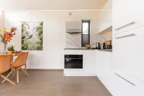 This beautiful bungalow has all the space you need for a wonderful vacation. With a 500m² garden and modern furnishings, your vacation can begin! - Image 5