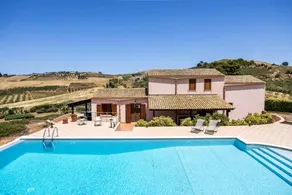 Villa with barbecue, terrace & private pool - Image 2