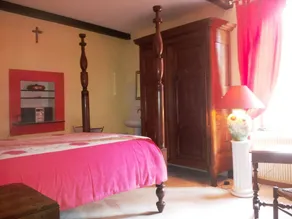 Family suite at Priory with park access and spacious rooms - Image 3