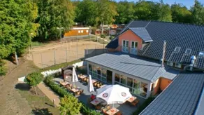 Apartment with pool, garden & terrace - Image 3