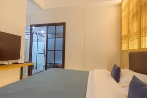 Heinemann Hotel Innenhof oder Terrasse King Zimmer B106 – mit einem Whirlpool und einem lokalen - Image 2