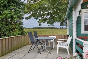 Charming holiday apartment with terrace & garden | City view - Image 2