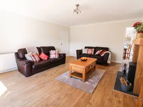 Children-friendly charming cottage with jacuzzi & garden | Pets are welcome - Image 2