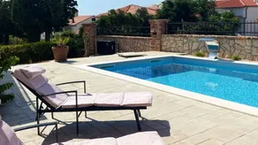 Villa with garden, BBQ & jacuzzi | Pet-friendly - Image 4
